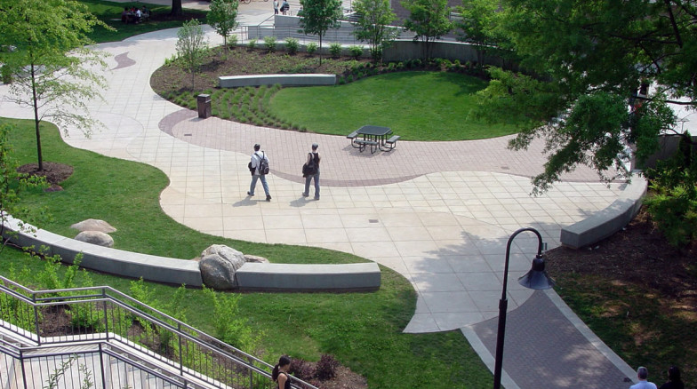 Surface 678 - Daniels Plaza
